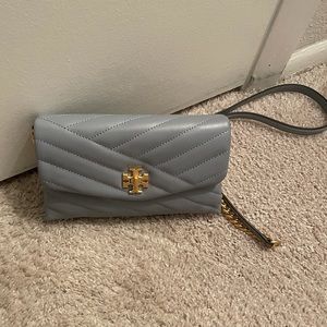 KIRA CHEVRON CHAIN WALLET
Color (Cloud Blue).